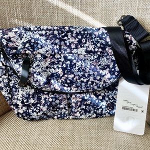 🎀Lululemon Athletica All Night Festival Bag 5L🎀